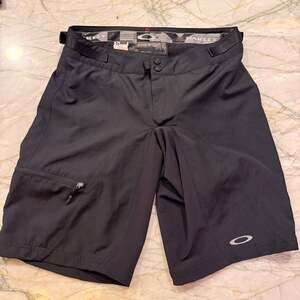 Oakley Echo Mens Mountain Bike Shorts Black size 30 great condition